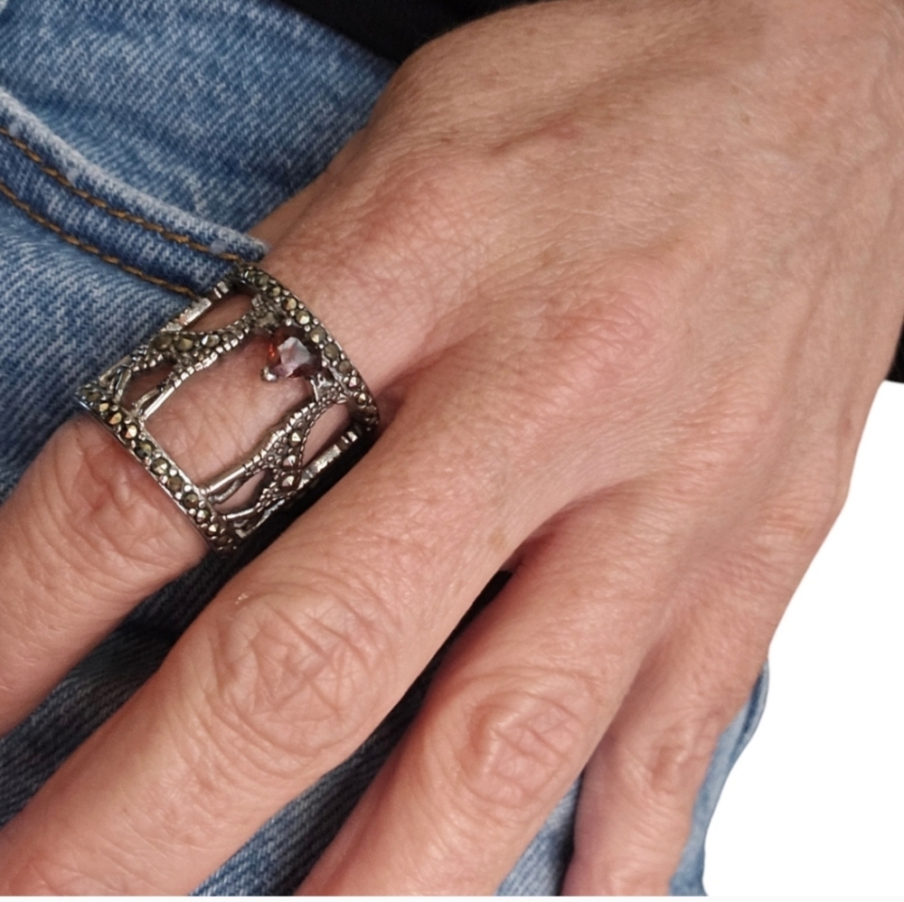 Garnet and Marcasite Giraffe Ring - Picture 4 of 4